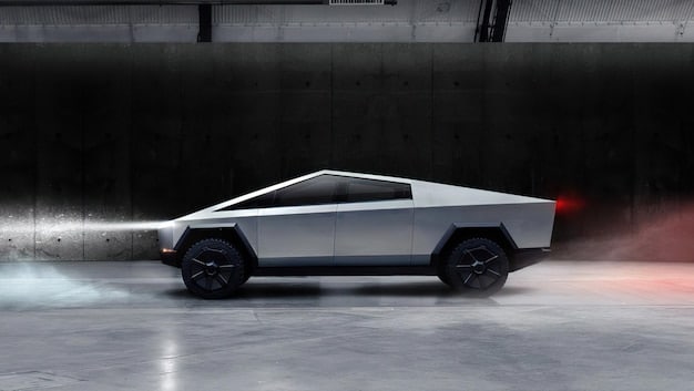Tesla Cybertruck 2025 Review: Design & Performance Analysis
